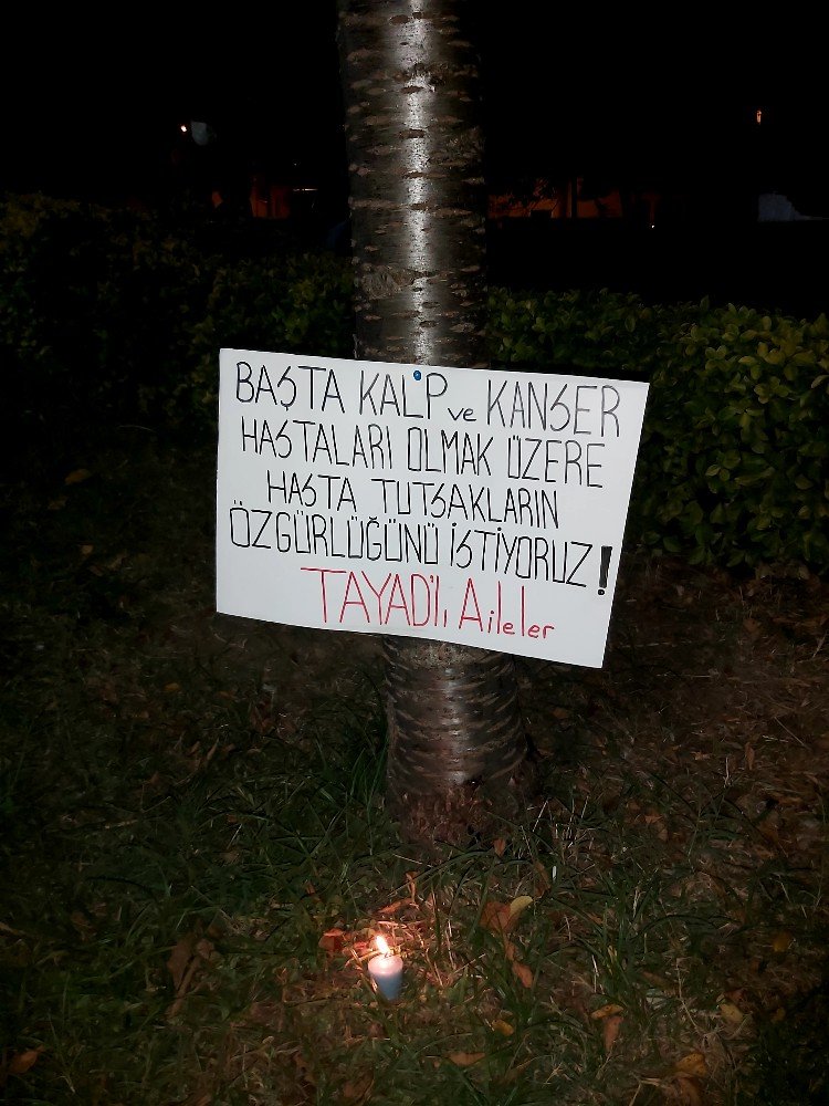TAYAD’lı Aileler Mumlu Duvar Gazetesi Astı - Image 1