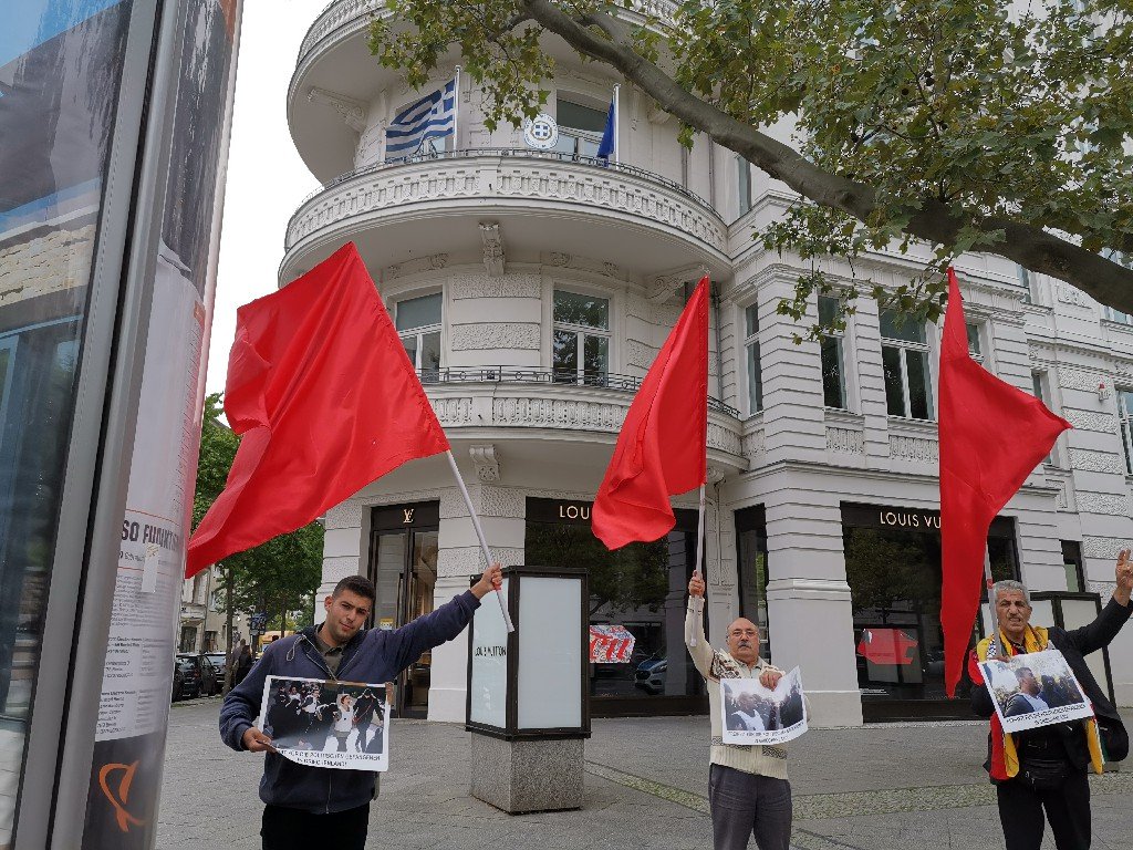 Berlin’de Yunanistan Büyükelçiliğinin Önünde Eylem Yapıldı - Image 1