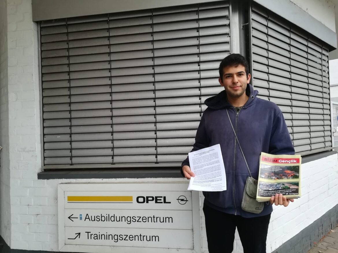 Almanya’da Dev-Gençliler Futbol Turnuvası İçin Bildiri Dağıtımı Yaptı - Image 1