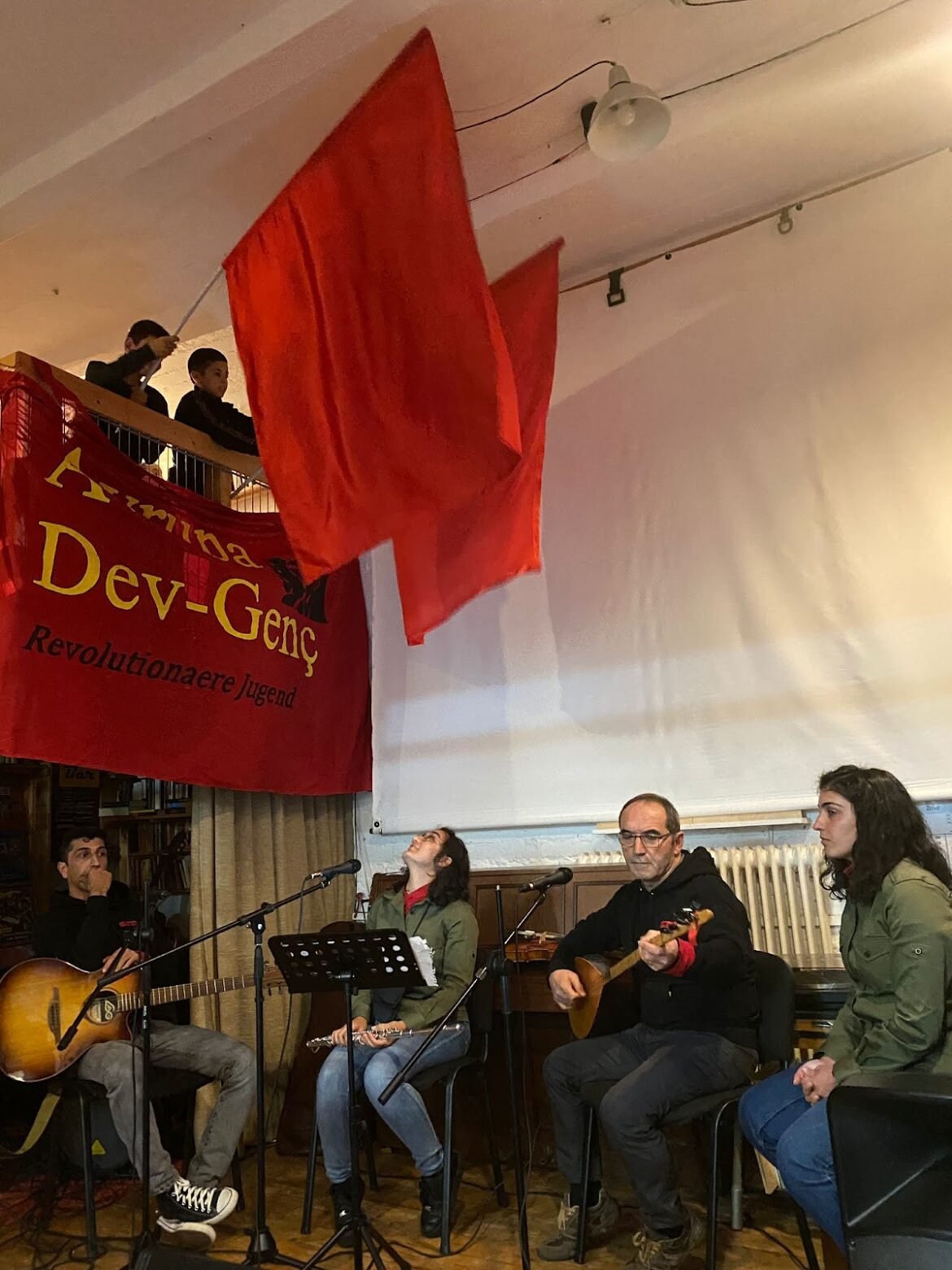 Almanya’da Dev-Genç’in 52. Kuruluş Yılı Etkinliğinde Grup Yorum Sahnedeydi - Image 1