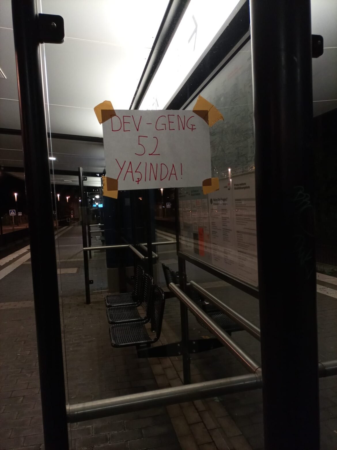 Almanya Dev-Genç 52. Yıl Girdiğini Duyurmak İçin Bielefeld’de Duvar Gazeteleri Ast - Image 1