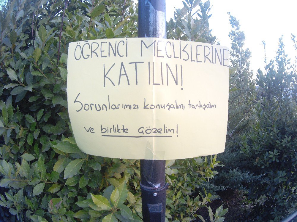 Dev-Gençliler Öğrenci Meclisleri İçin Duvar Gazetesi Astı - Image 2 Dev-Gençliler Öğrenci Meclisleri İçin Duvar Gazetesi Astı - Image 2