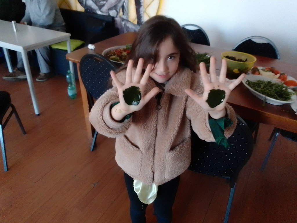 Stuttgart’ta Ölüm Orucu Direnişçilerini Selamlamak İçin Kına Yakıldı - Image 2 Stuttgart’ta Ölüm Orucu Direnişçilerini Selamlamak İçin Kına Yakıldı - Image 2