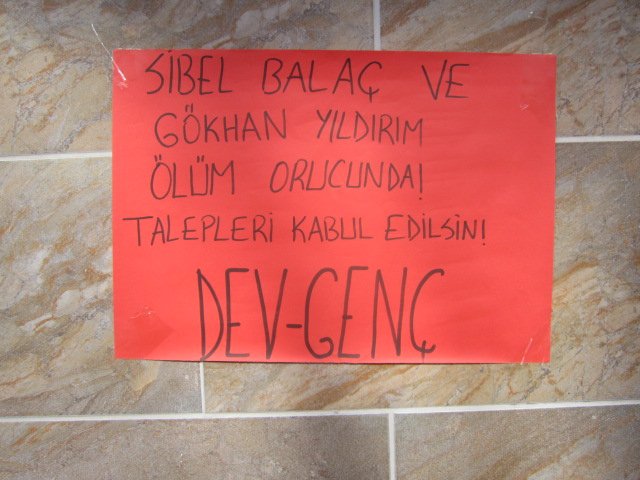 Dev-Genç’liler İstanbul’da Ölüm Orucu Direnişiyle İlgili Duvar Gazetesi Astı - Image 1