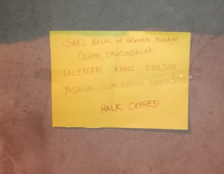 Hatay’da Sibel Balaç Ve Gökhan Yıldırım İçin Duvar Gazetesi Asıldı - Image 1