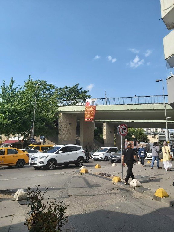 TAYAD’lı Aileler Pankart Astı - Image 1