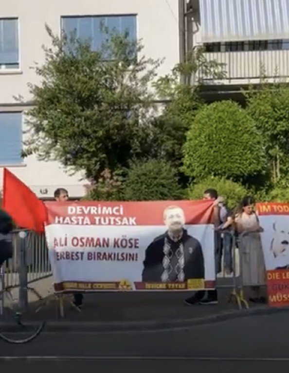 İsviçre Zürich Konsolosluğu Önünde Sibel Balaç ve Gökhan Yıldırım İçin Eylem - Image 2 İsviçre Zürich Konsolosluğu Önünde Sibel Balaç ve Gökhan Yıldırım İçin Eylem - Image 2
