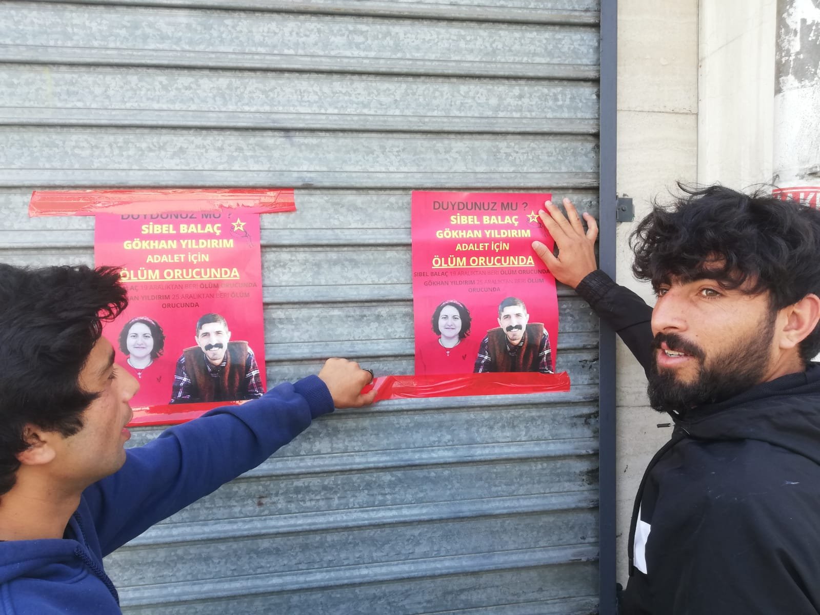 Fransa Adalet İstiyoruz Komitesi Ölüm Orucu Direnişleri İçin Afiş Ve Pullama Çalışması Gerçekleştirdi - Image 4 Fransa Adalet İstiyoruz Komitesi Ölüm Orucu Direnişleri İçin Afiş Ve Pullama Çalışması Gerçekleştirdi - Image 4