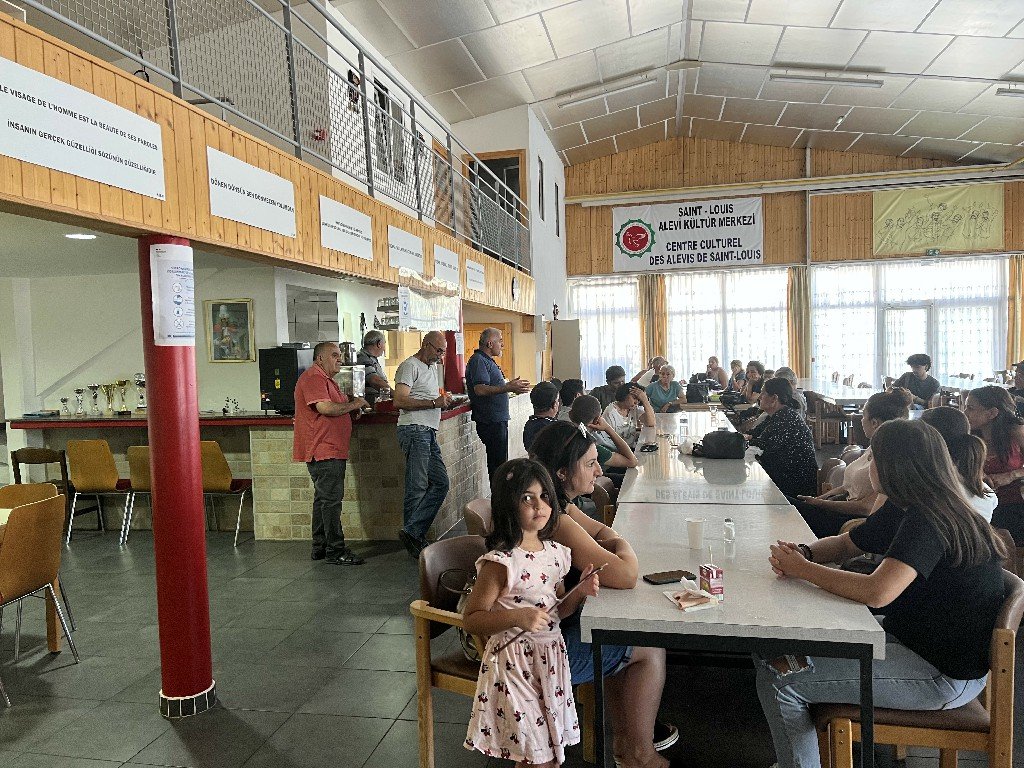 İsviçre Basel’de Sibel Balaç ve Gökhan Yıldırım İçin 16- 17 Temmuz Da İki Günlük Açlık Grevi Yapıldı - Image 4 İsviçre Basel’de Sibel Balaç ve Gökhan Yıldırım İçin 16- 17 Temmuz Da İki Günlük Açlık Grevi Yapıldı - Image 4
