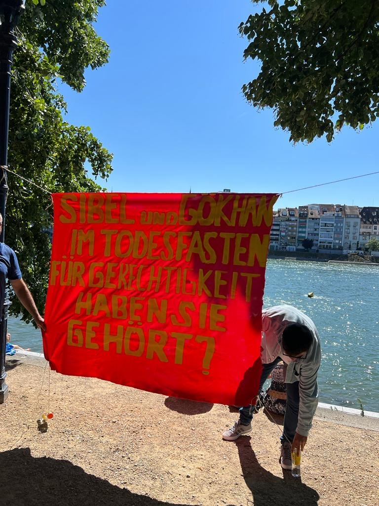 İsviçre Basel’de Ölüm Orucu ile İlgili Pankart Asıldı - Image 1