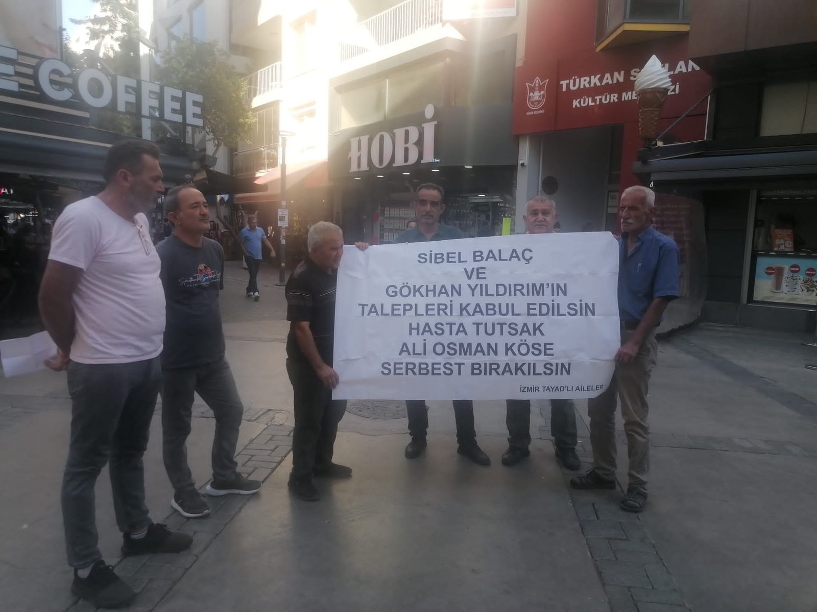İzmir’de TAYAD’lı Aileler Ölüm Orucuyla İlgili Basın Açıklaması Yaptı - Image 1