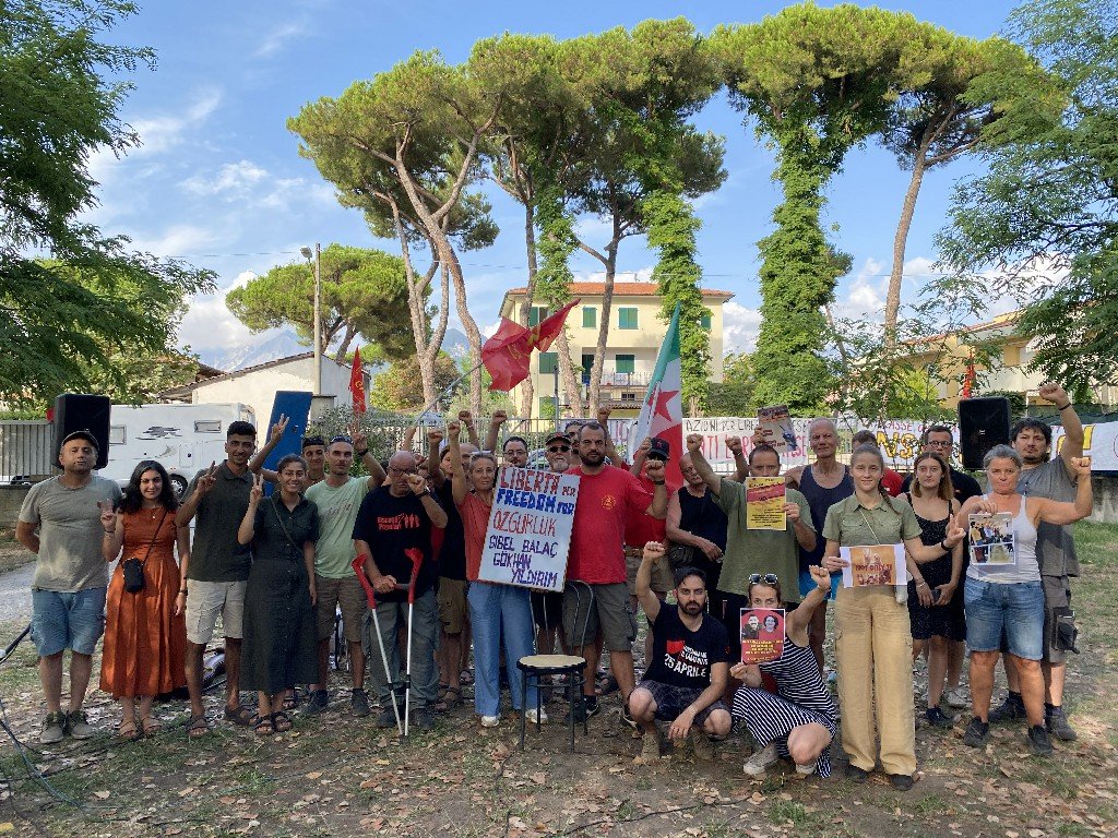 Grup Yorum İtalya’nın Massa Şehrinde CARC Partisinin Kampında Konser-Söyleşi Gerçekleştirdi - Image 1