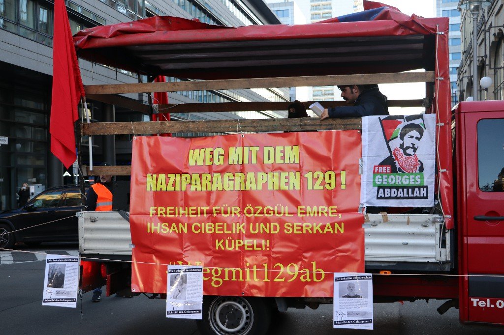 129 Yasasına Karşı Berlin Sokaklarında Yaklaşık 200 Kişi Yürüdü - Image 8 129 Yasasına Karşı Berlin Sokaklarında Yaklaşık 200 Kişi Yürüdü - Image 8