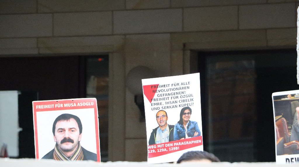 129 Yasasına Karşı Berlin Sokaklarında Yaklaşık 200 Kişi Yürüdü - Image 20 129 Yasasına Karşı Berlin Sokaklarında Yaklaşık 200 Kişi Yürüdü - Image 20