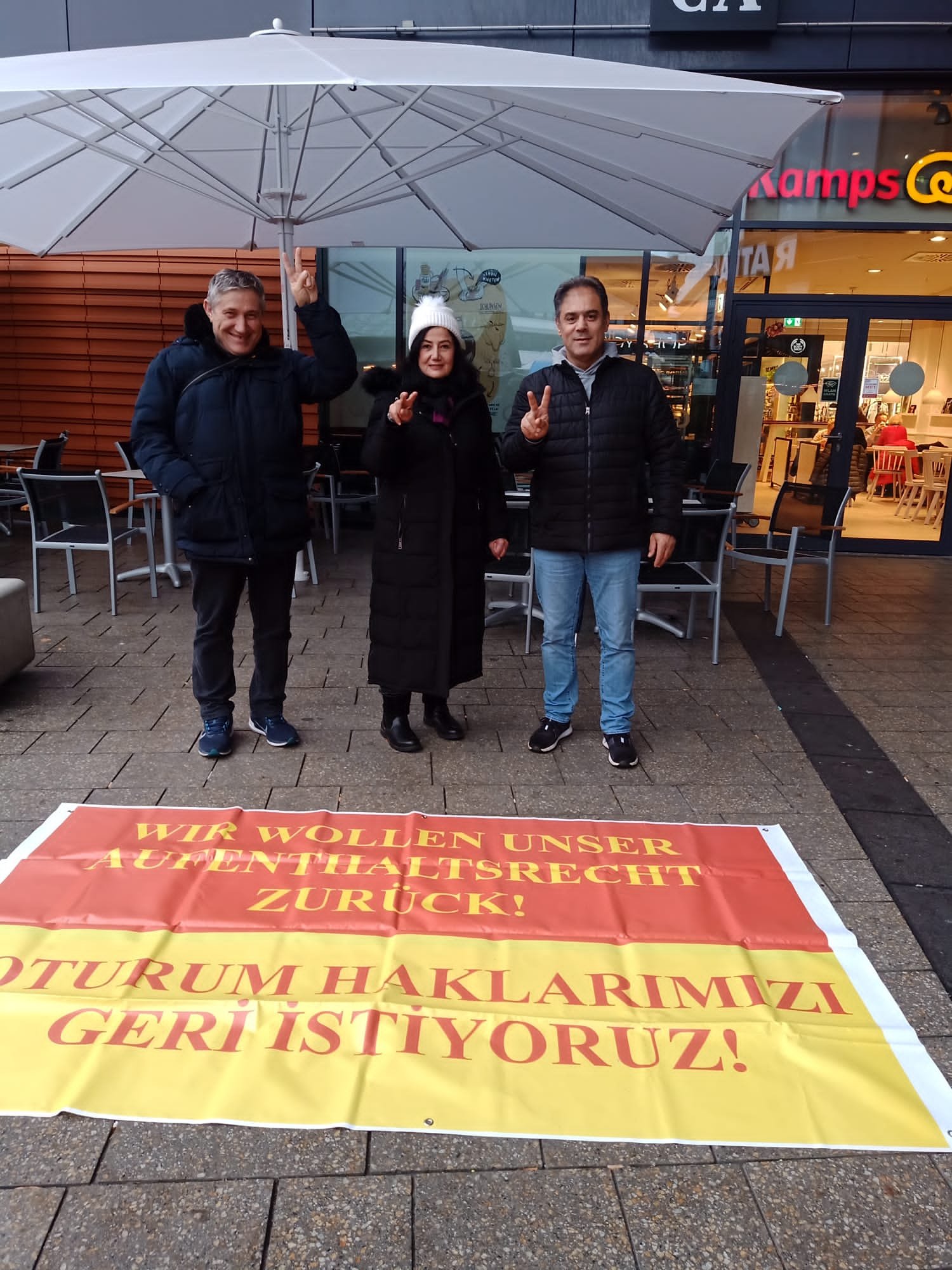 Almanya Direnişler Meclisi: Bu Hafta Pazartesi Günü Oturum Haklarımız İçin Bir Kez Daha Leverkusen Yabancılar Dairesi Önündeydik - Image 1