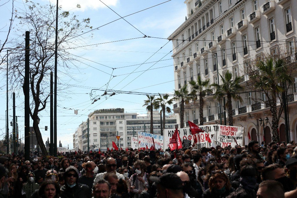Yunanistan Halk Cephesi 8 Mart’ta Tren Katliamıyla İlgili Yapılan Genel Greve Katıldı - Image 2 Yunanistan Halk Cephesi 8 Mart’ta Tren Katliamıyla İlgili Yapılan Genel Greve Katıldı - Image 2