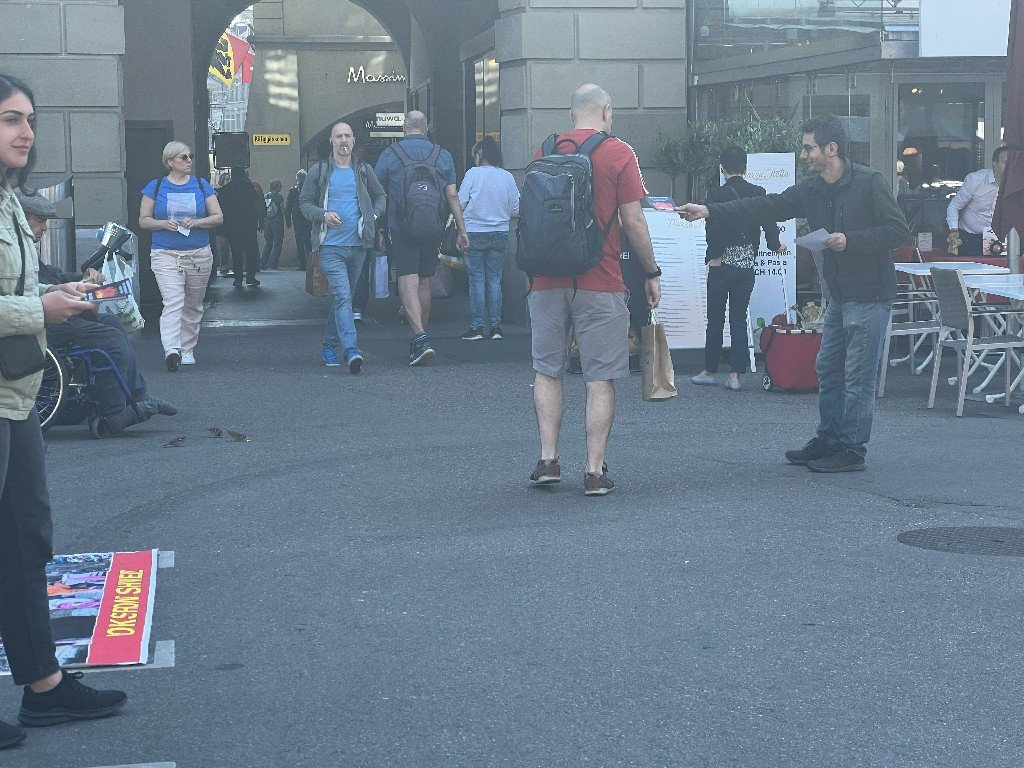 Almanya Bern’de Basel’de Yapılacak Grup Yorum Konseri için Stant Açıldı - Image 2 Almanya Bern’de Basel’de Yapılacak Grup Yorum Konseri için Stant Açıldı - Image 2