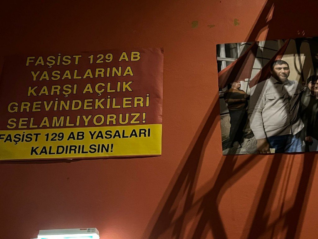 İsviçre Halk Cephesi: Grup Yorum Deprem Bölgeleriyle Dayanışma Konseri - Image 6 İsviçre Halk Cephesi: Grup Yorum Deprem Bölgeleriyle Dayanışma Konseri - Image 6