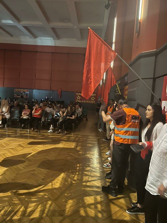 İsviçre Halk Cephesi: Grup Yorum Deprem Bölgeleriyle Dayanışma Konseri - Image 8 İsviçre Halk Cephesi: Grup Yorum Deprem Bölgeleriyle Dayanışma Konseri - Image 8