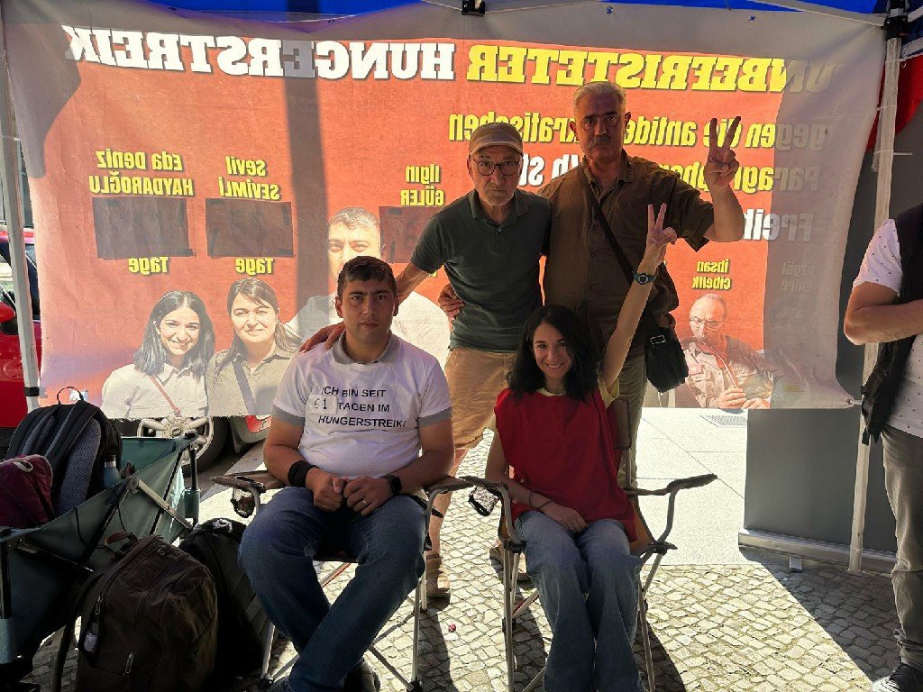 7 Temmuz Cuma Günü Açlık Grevi Direnişçileri Berlin Adalet Bakanlığı Önünde Kaldı! - Image 1