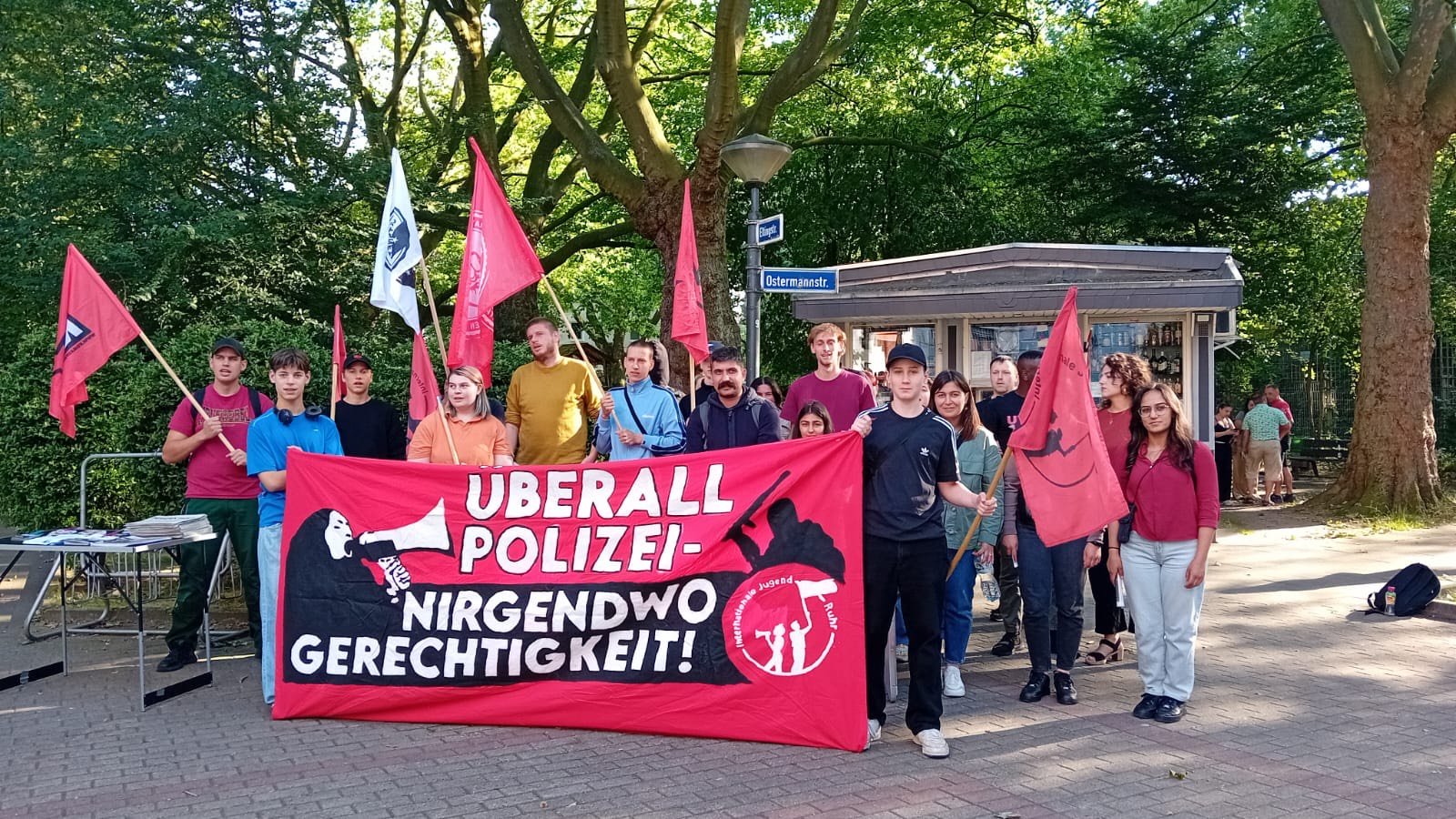 Grup Yorum: “129 Yasaları Kaldırılsın Komitesi” ile Essen’de Sozial Zentrum Derneğinin Örgütlediği Eyleme Katıldık. - Image 1
