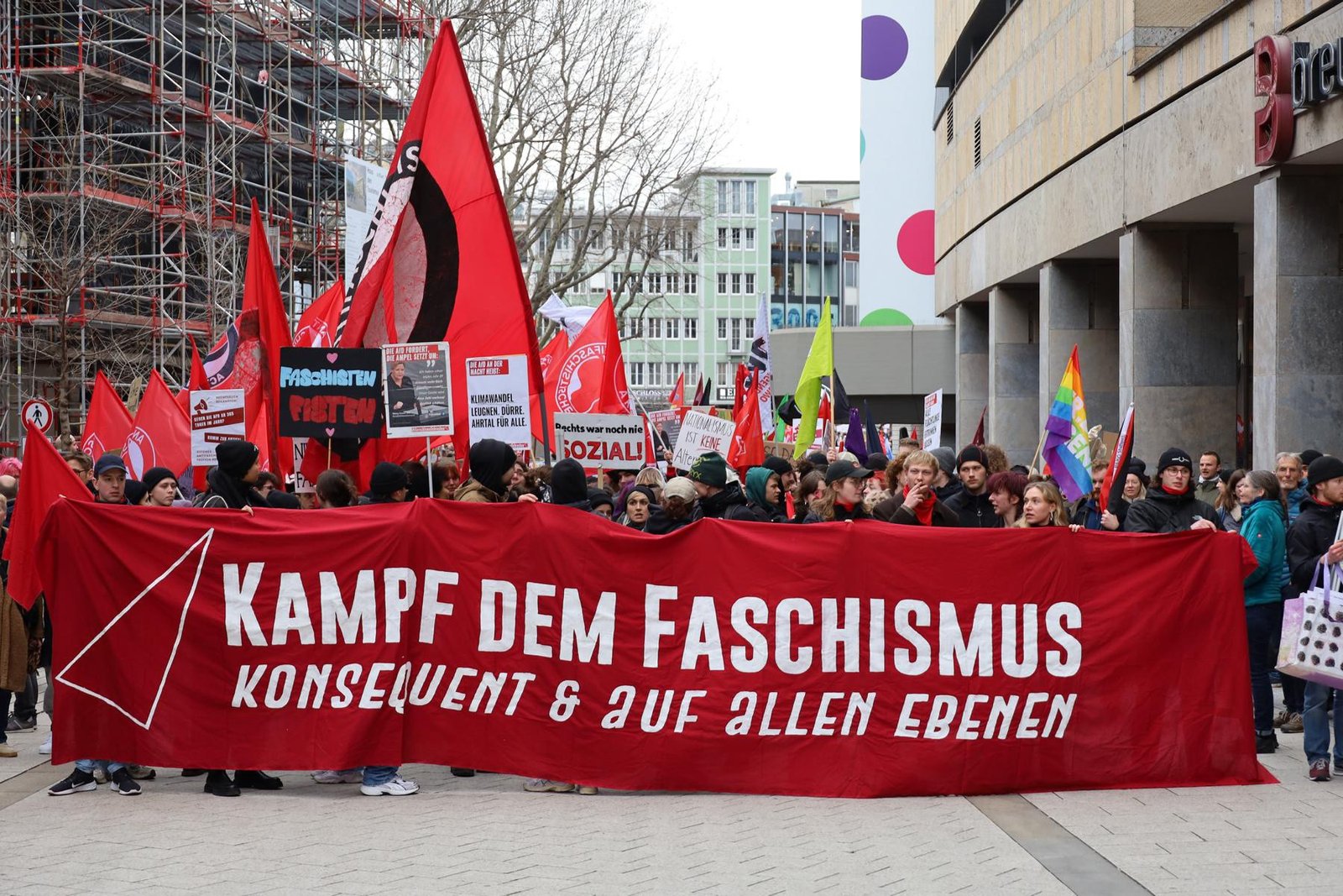 Almanya Stuttgart’ta Irkçılığa Karşı 15 Bin Kişi Yürüdü - Image 1