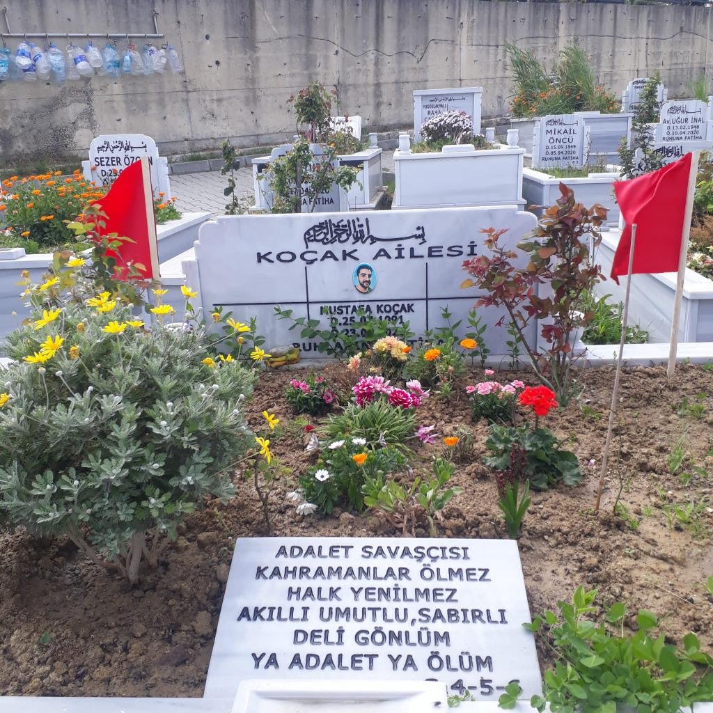 Esenyurt’ta Şehit Mezarları Ziyaret Edildi - Image 1