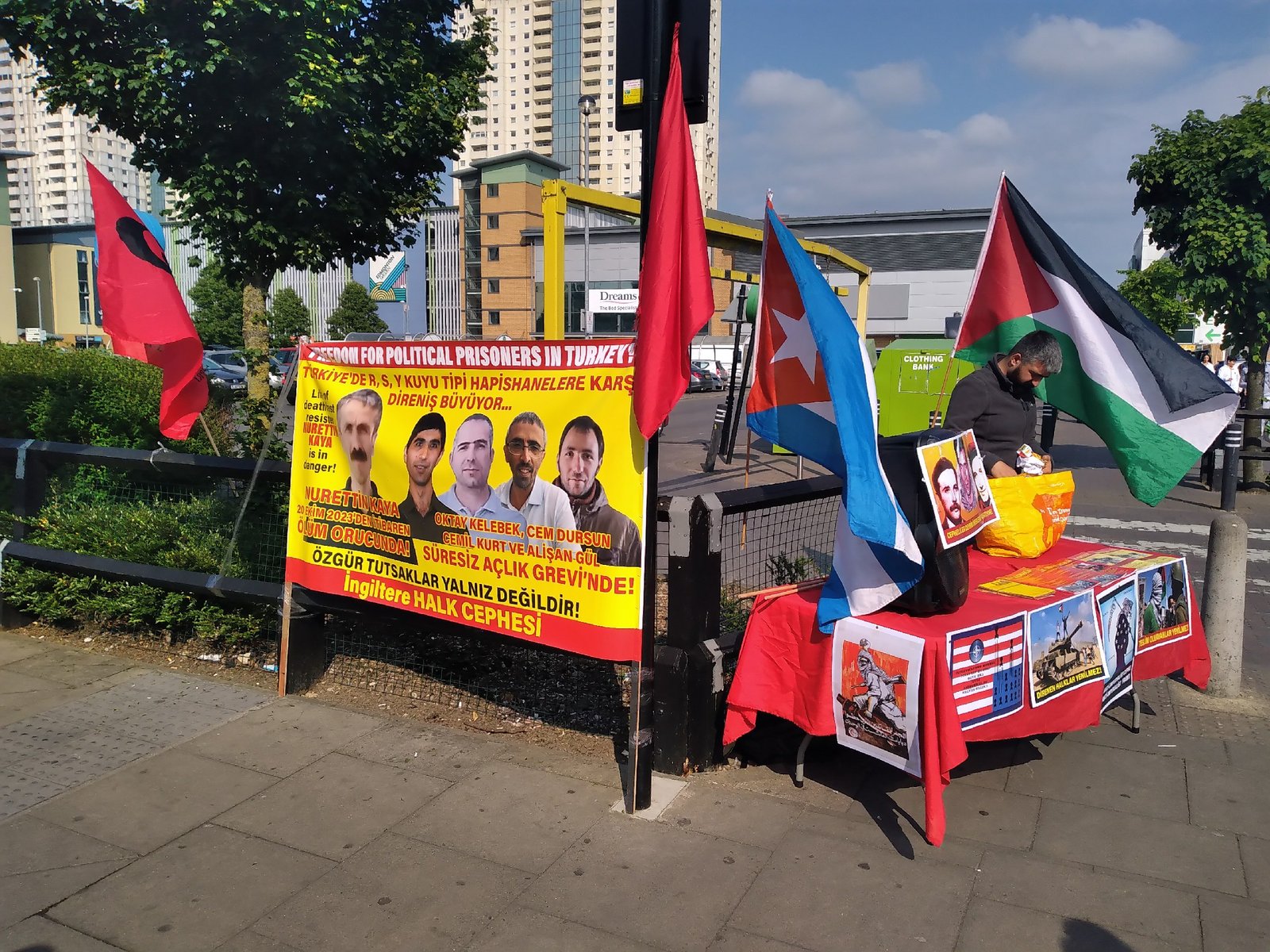 Londra’da S,R Y Kuyu Tipi Hapishanelere Karşı Direnen Devrimci Tutsaklar İçin Stant Açıldı - Image 1