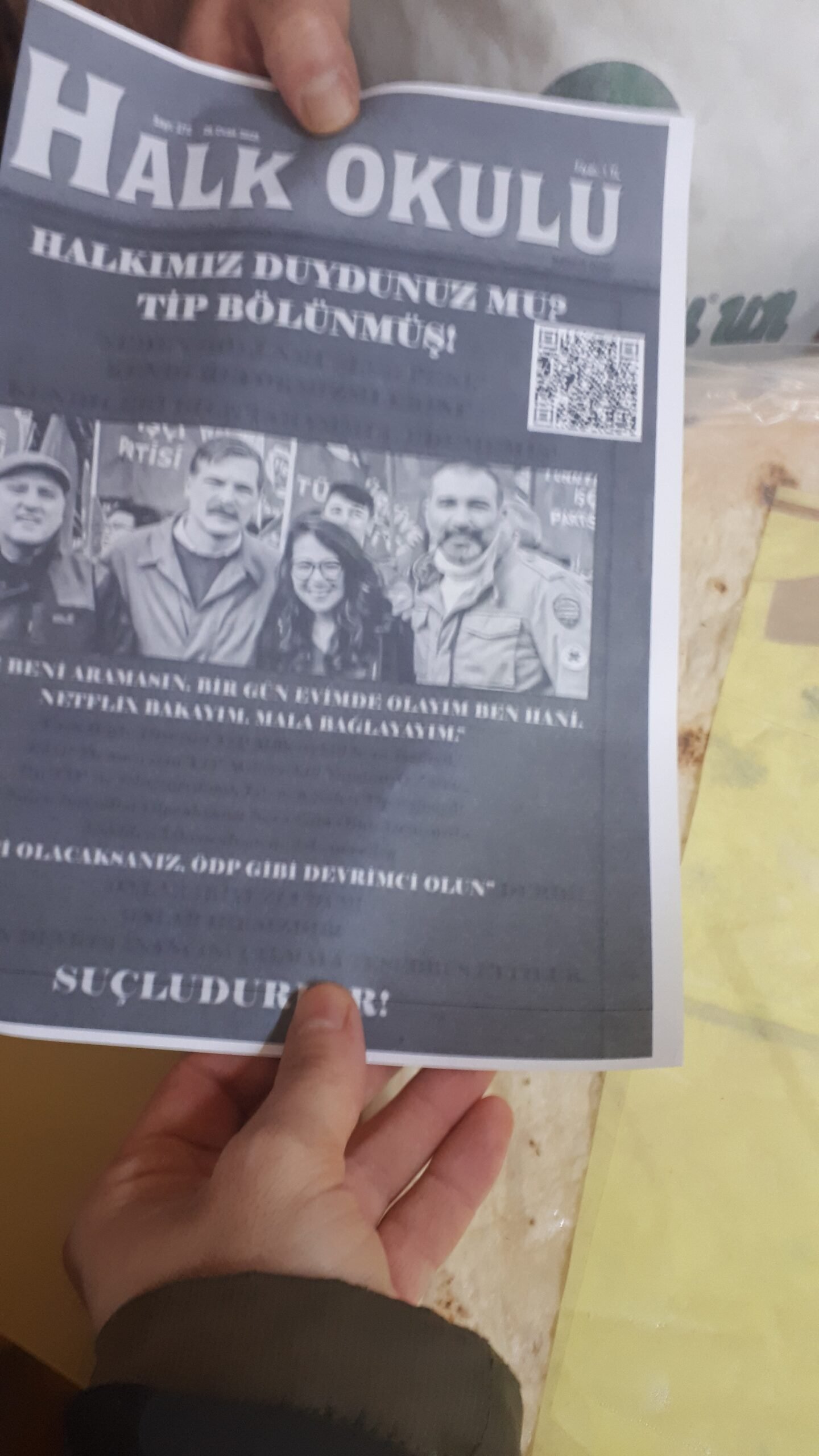 Bu Mahalle Bizim-1 Mayıs: Halk Okulu Dergisi Dağıtımı Yaptı - Image 1