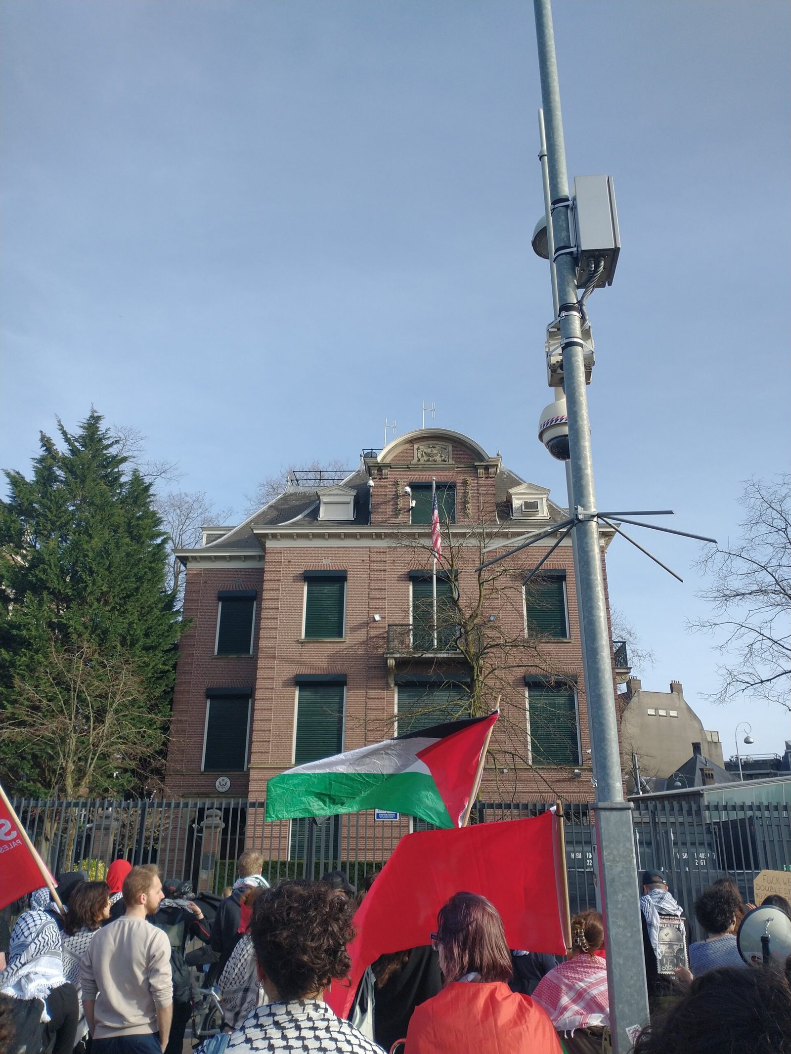 Hollanda Dev-Genç: 21 Mart’ta Amerikan Konsolosluğu Önünde Filistin’e Yapılan Katliamları Protesto Edildi - Image 1