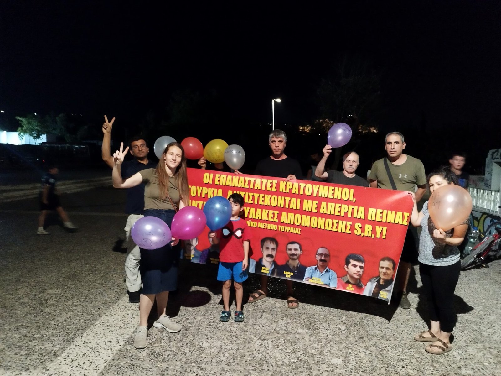 Yunanistan Halk Cephesi Kuyu Tipi Hapishanelere Karşı Balon Uçurdu - Image 1