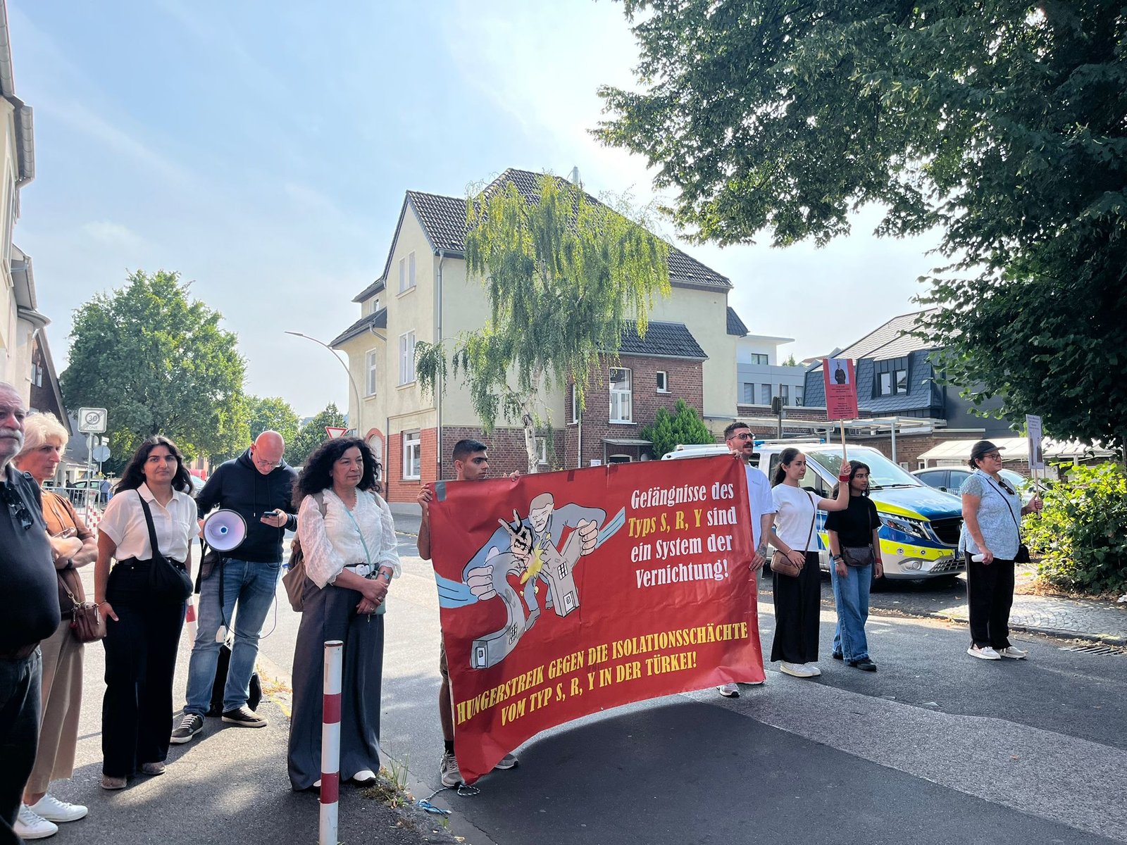 Köln Türk Konsolosluğu Önünde Serkan Onur Yılmaz İçin Eylem Yapıldı - Image 1