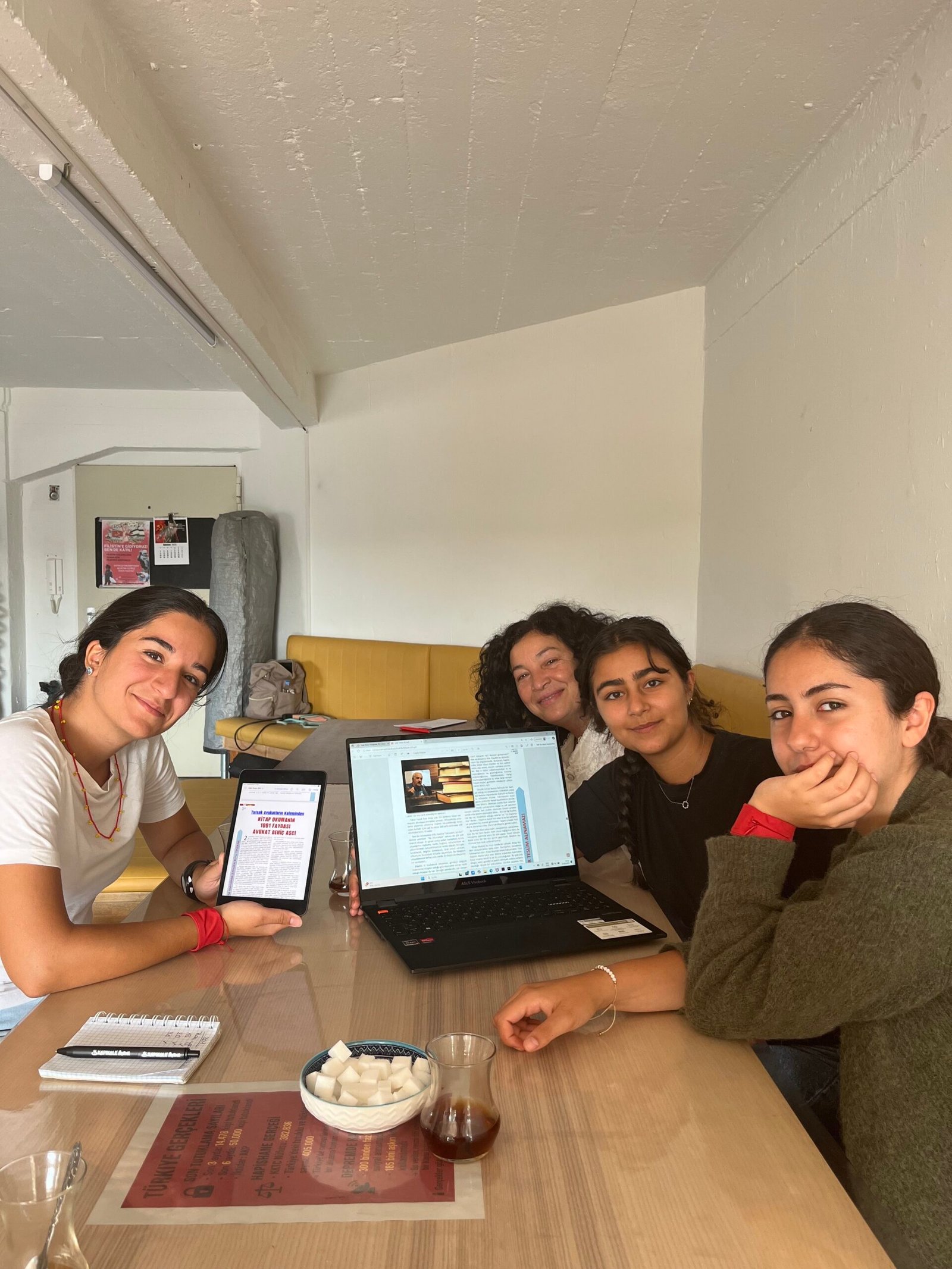 Almanya Temel Haklar ve Özgürlükler Derneğinde Günlük Halk Okulu Dergisi Okunmaya Devam Ediliyor - Image 1