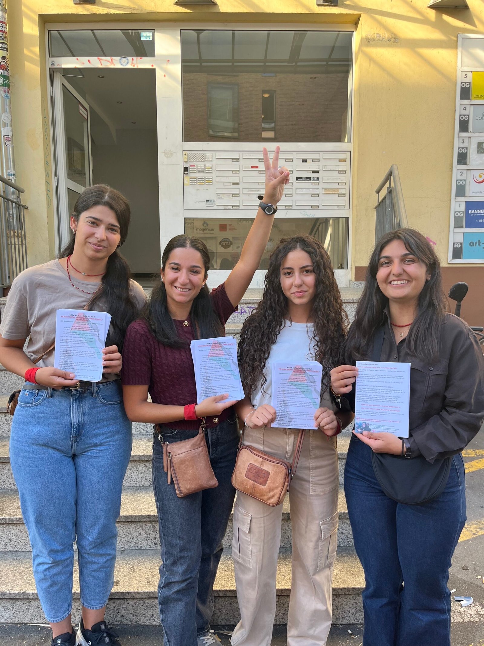 Temel Haklar Ve Özgürlükler Derneği:Filistin Kampanyası Sokak Sokak Ev Ev Geziliyor - Image 1