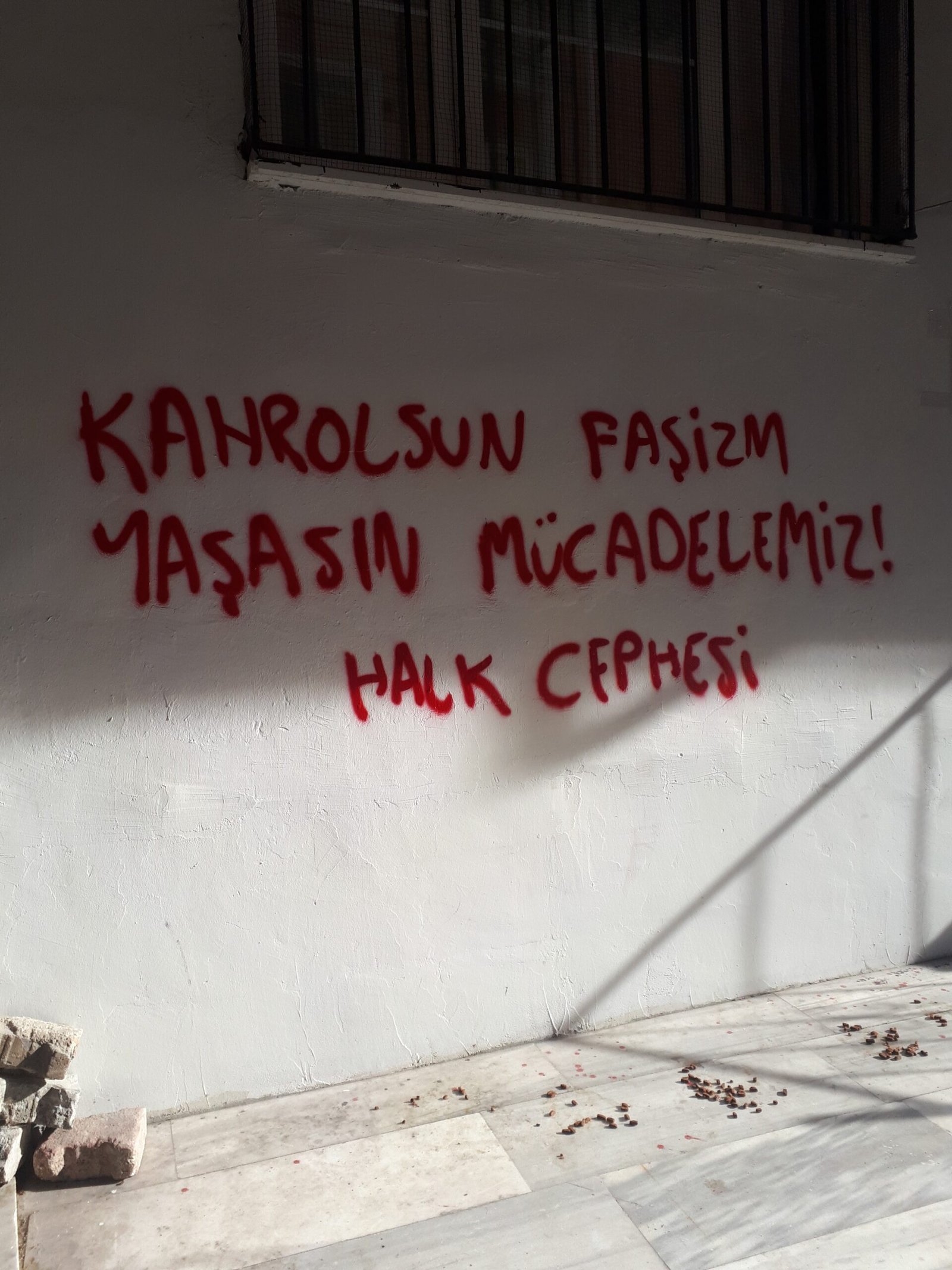 Bu Mahalle Bizim Çayan: İdil Kültür Merkezine Yapılan Operasyona İlişkin Yazılama Yapıldı - Image 1