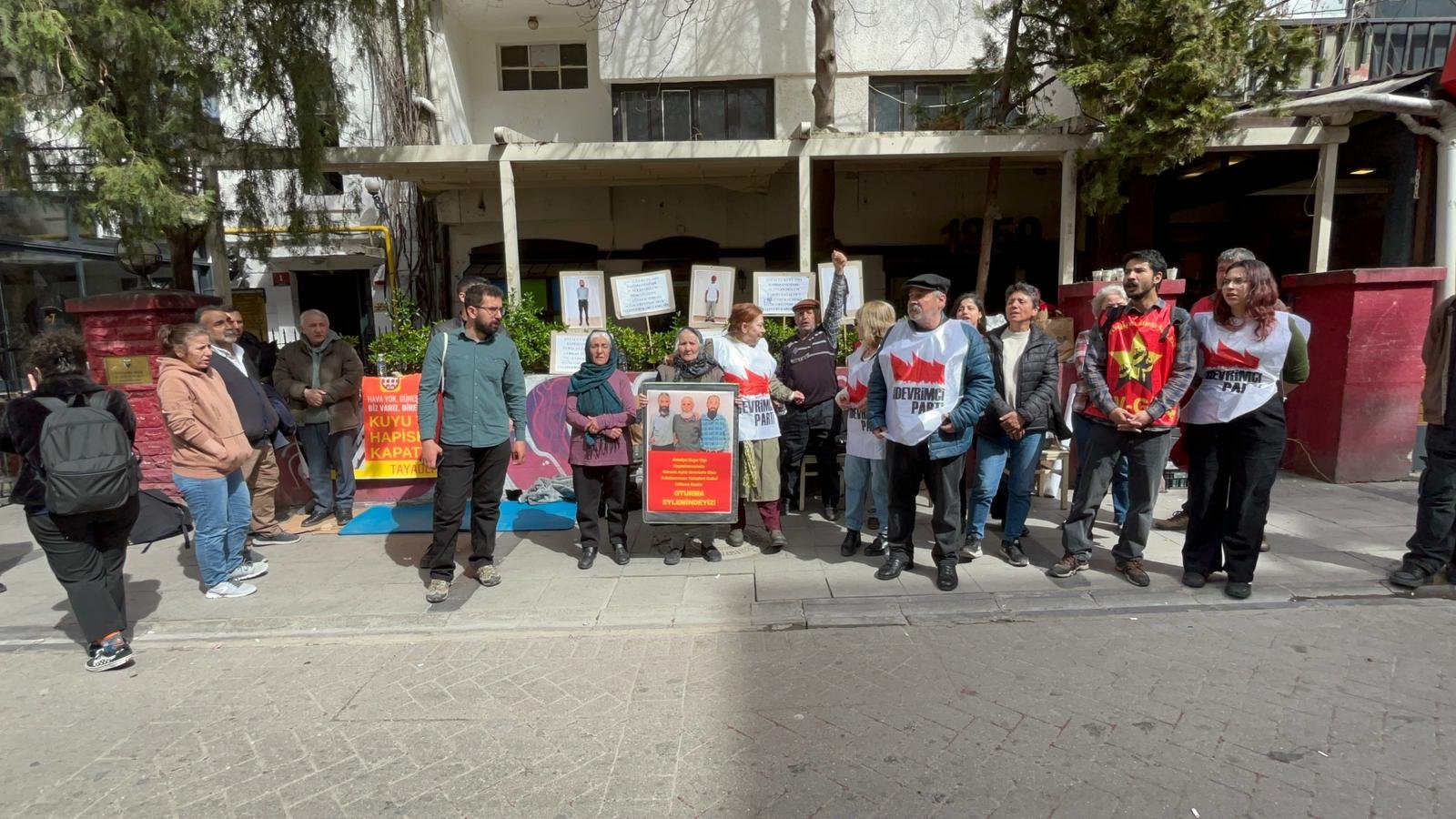 Yüksel Caddesi’ndeki Oturma Eyleminin 16. Gününde Birleşik Devrimci Parti’den Ziyaret - Image 1