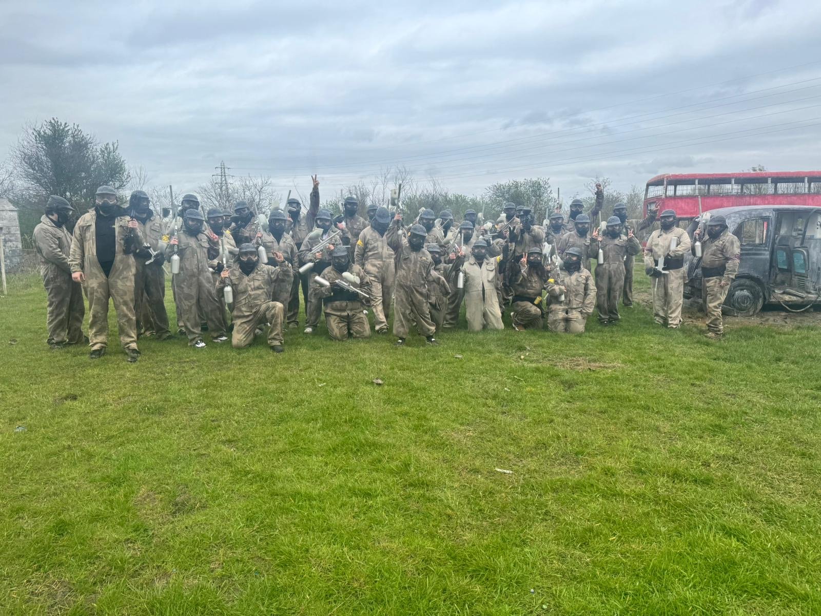 Londra Pir Sultan Kültür Merkezi Londra Dev Genç Paintball Etkinliği Düzenledi - Image 1