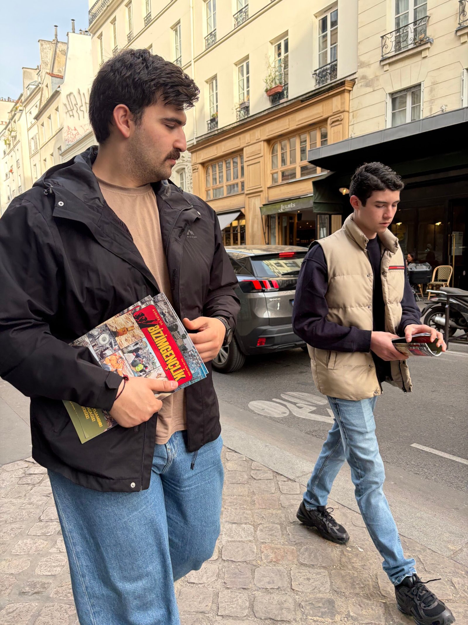 Paris’te Bizim Gençlik Dergisi Dağıtıldı - Image 1