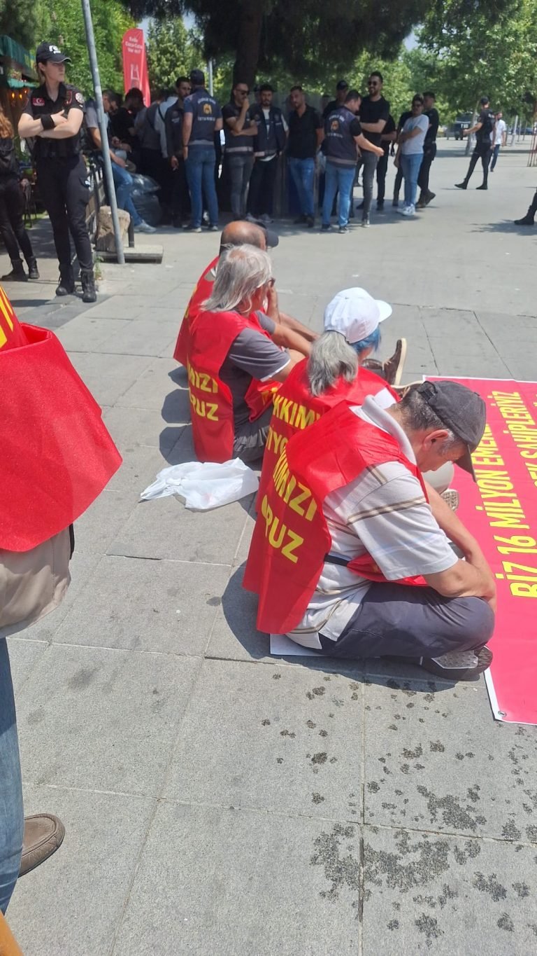 Almanya Halk Cephesi: AKP Emekli Yaşlı Ana Babalarımızdan Korkuyor - Image 1