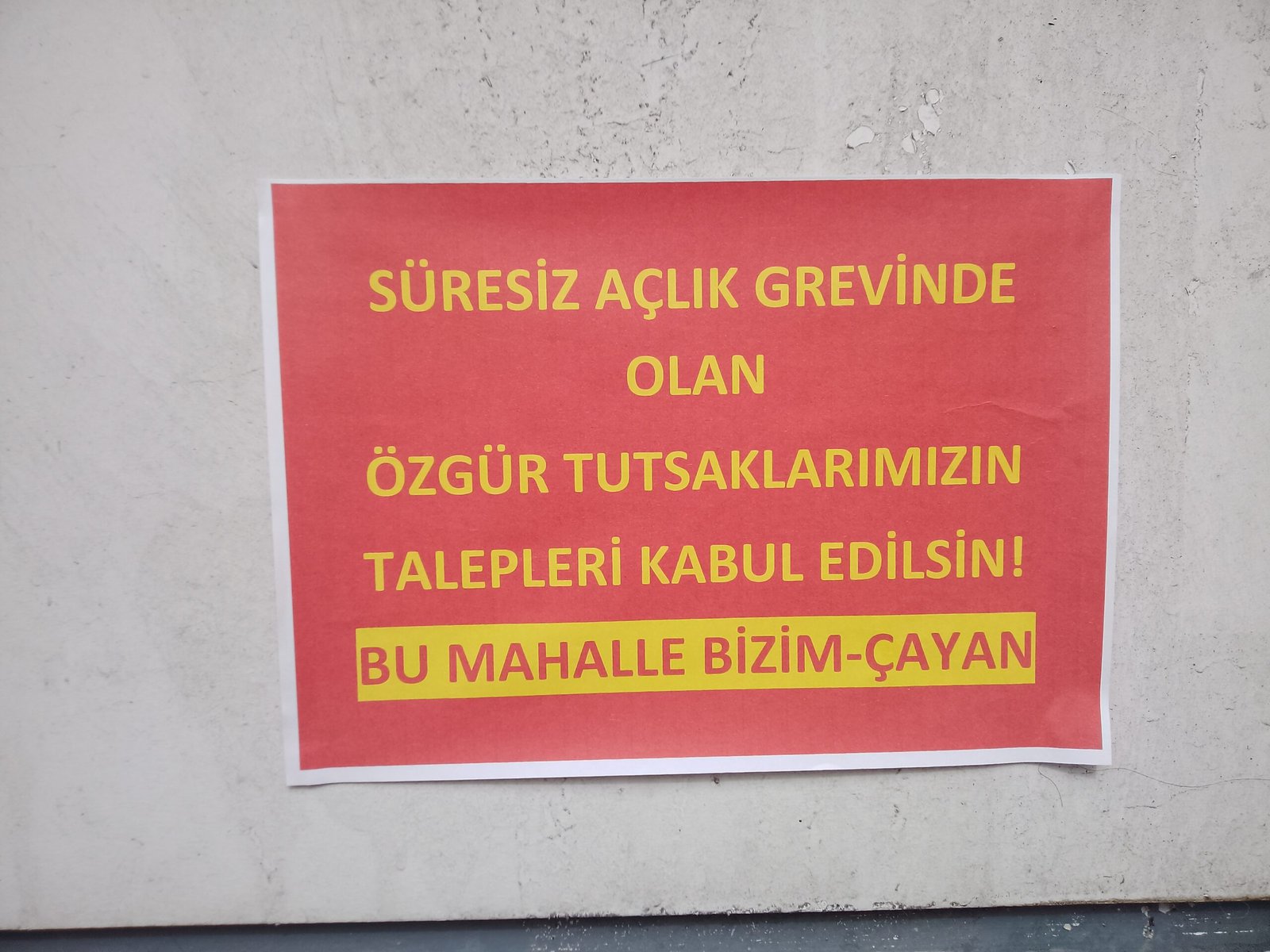 Bu Mahalle Bizim-Çayan: Süresiz Açlık Grevindeki Tutsaklar İçin Duvar Gazetesi Yaptılar - Image 1