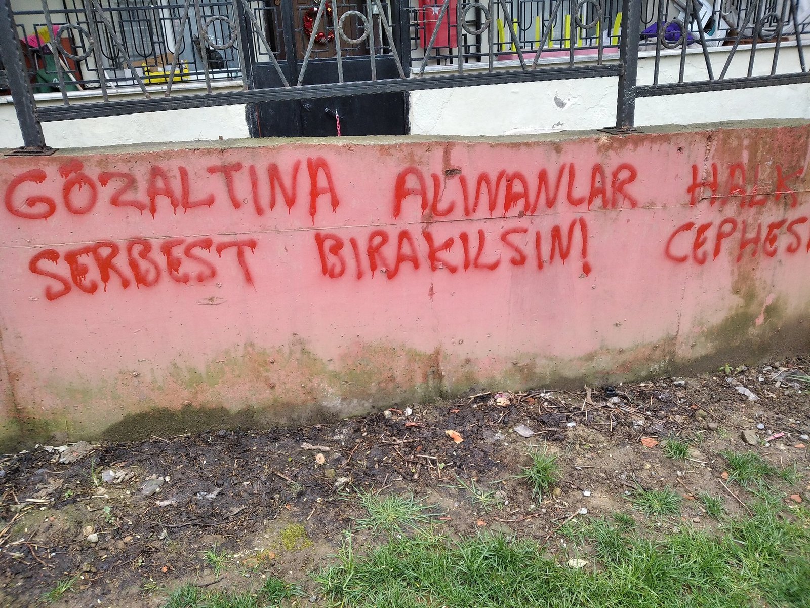 Çayan Mahallesinde Halk Cepheliler Gözaltılarla İlgili Yazılama Yaptı - Image 1