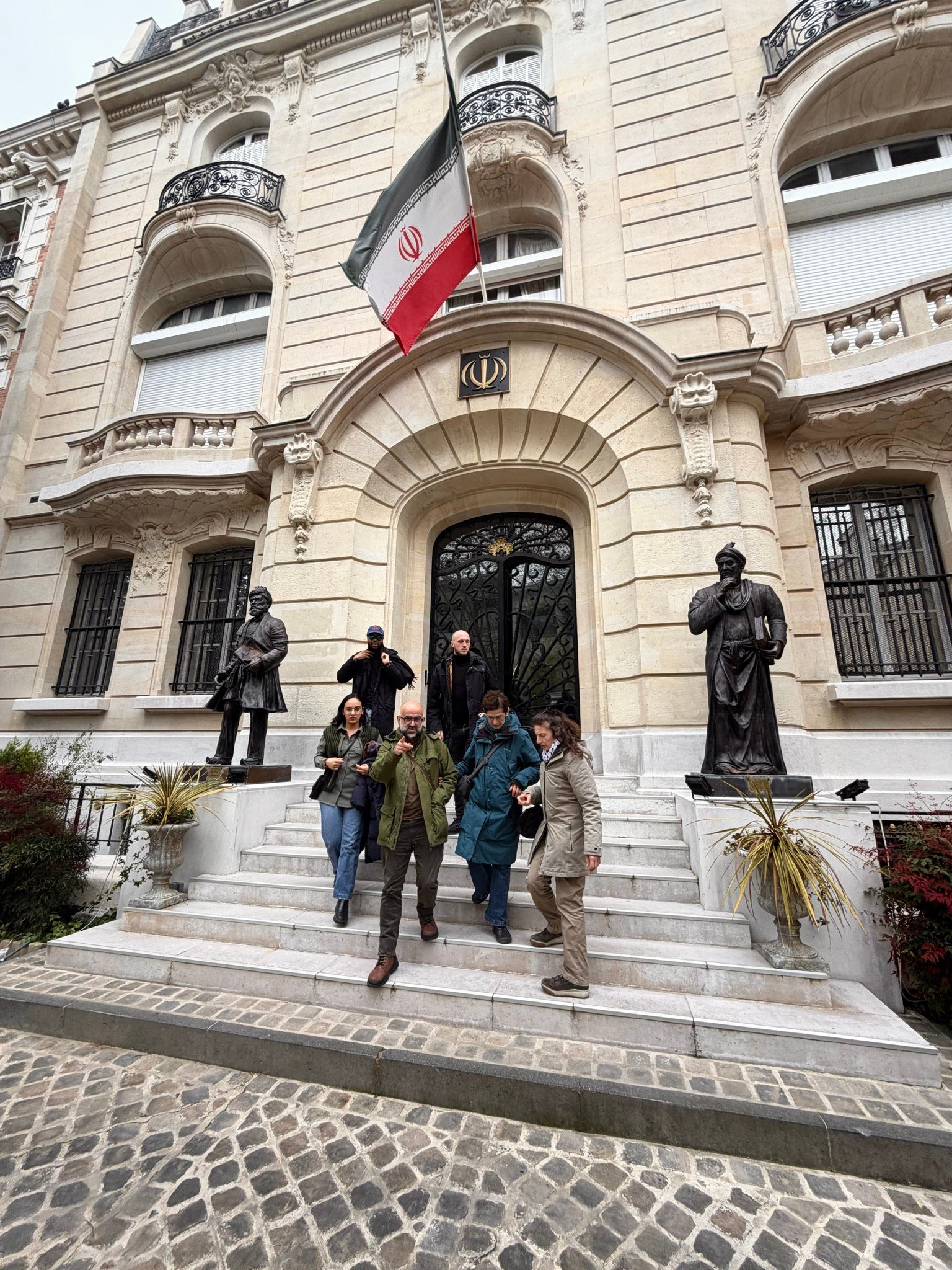 AEC Fransa Ve Fransa Halk Cephesi Paris’deki İran Büyükelçiliğini Ziyaret Etti - Image 1