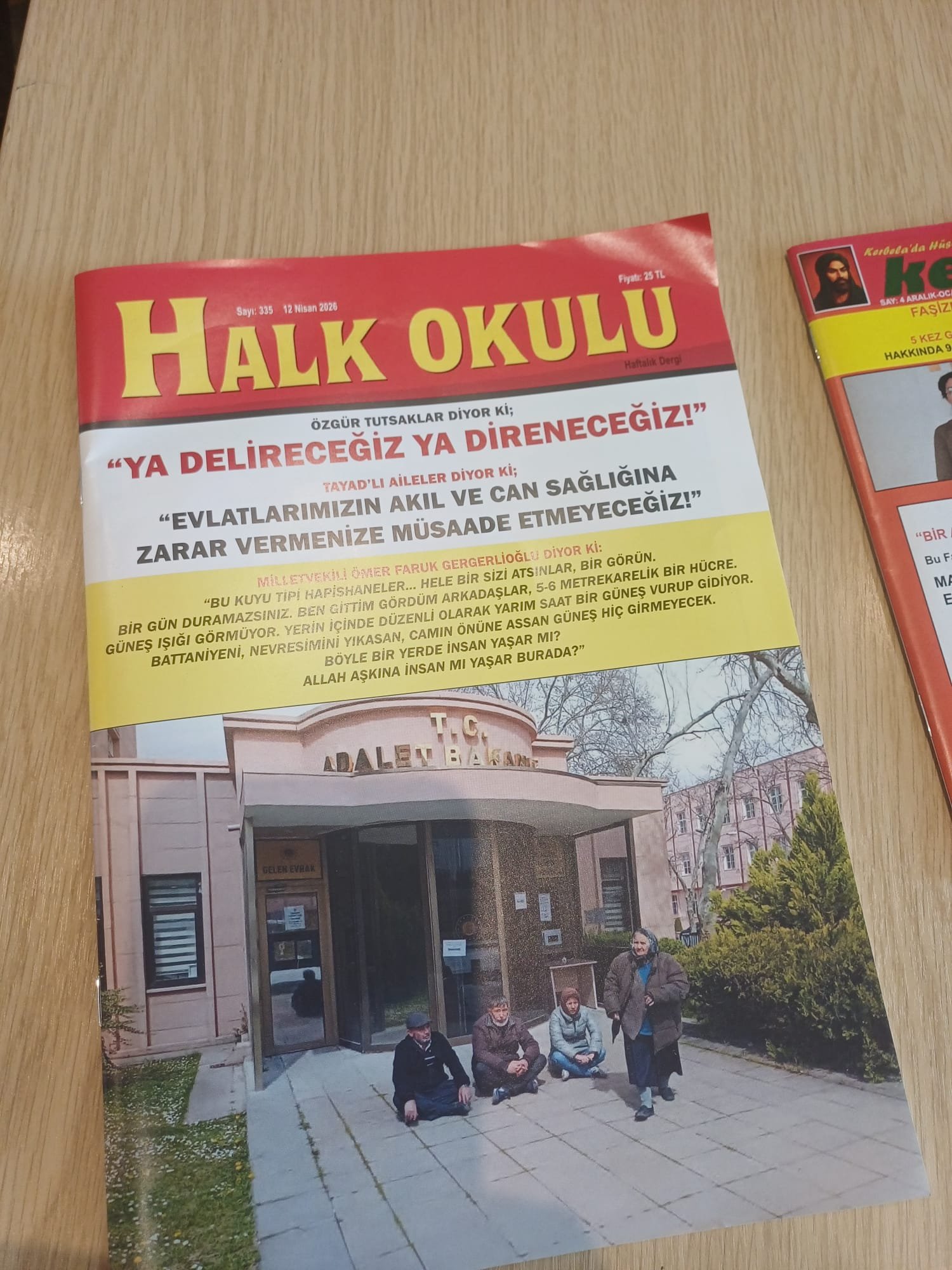 Londra’da Halk Okulu Dergisi Dağıtımı Yapılırken Cuma Günü, Emeklilerin Dayanışma ve Mücadele Günü Olan 1 Mayıs’a da Çağrı yapıldı. - Image 1