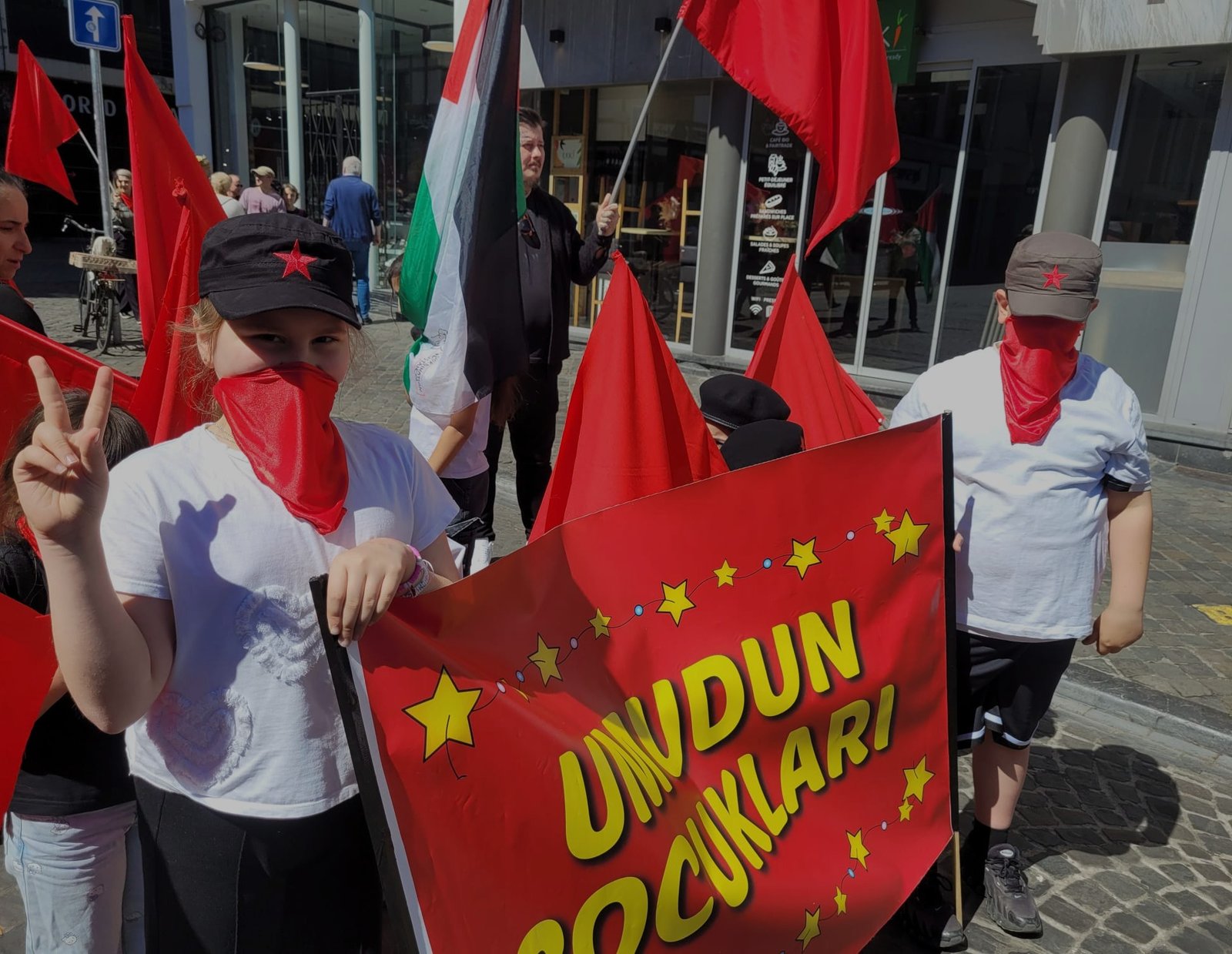 Belçika: 1 Mayıs Coşkuyla Alanlarda Karşılandı - Image 1