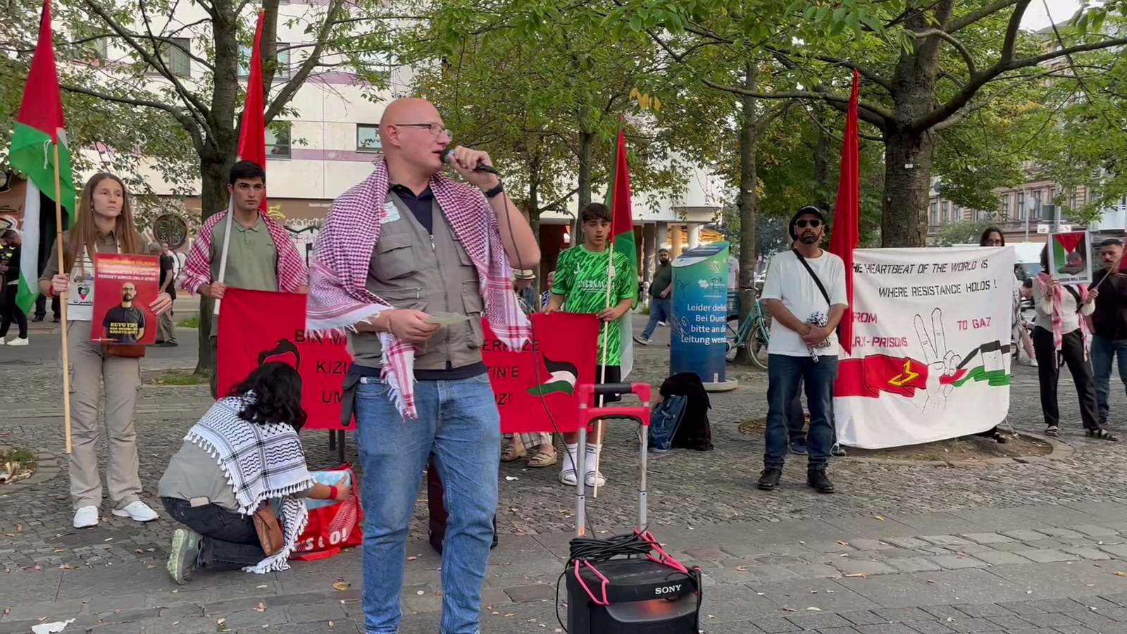 Almanya’da Zafere Kadar Heyetinin Berlin’deki Konuşmaları Halkı Çoşturdu - Image 1